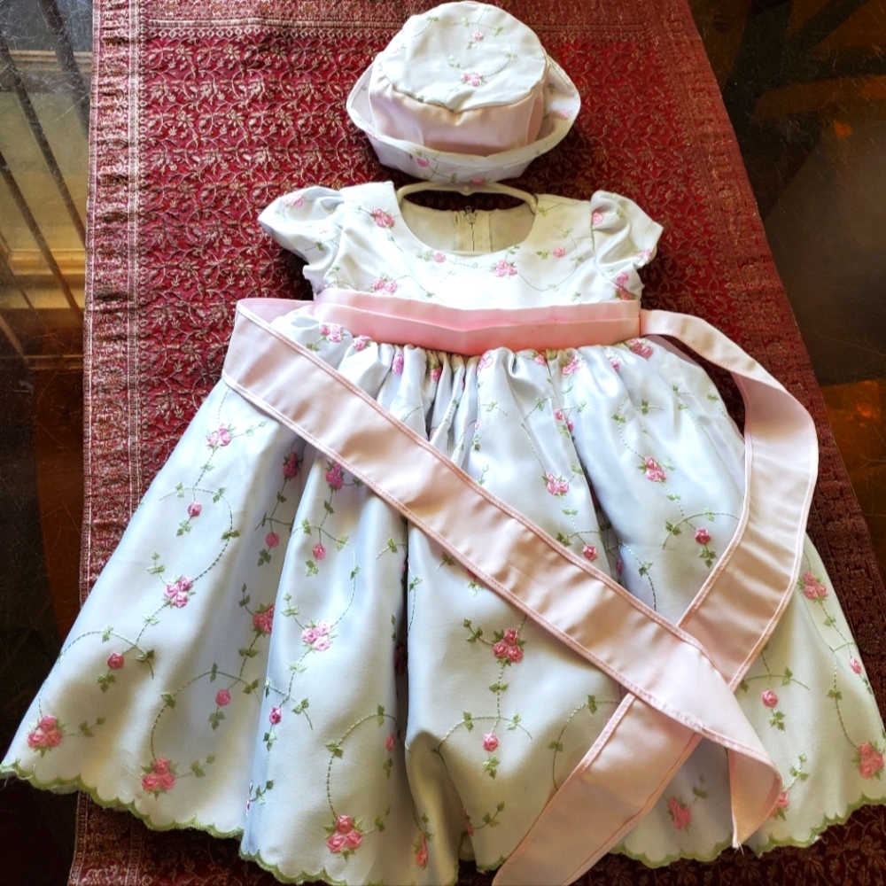 Melody Kids medium girls satin-type embroidered dress and hat set new w/o tags
